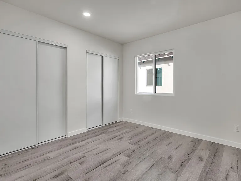 5846 1/2 Denver Ave #A — Photo 4