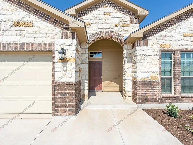 10206 Eaglefire Dr — Photo 2