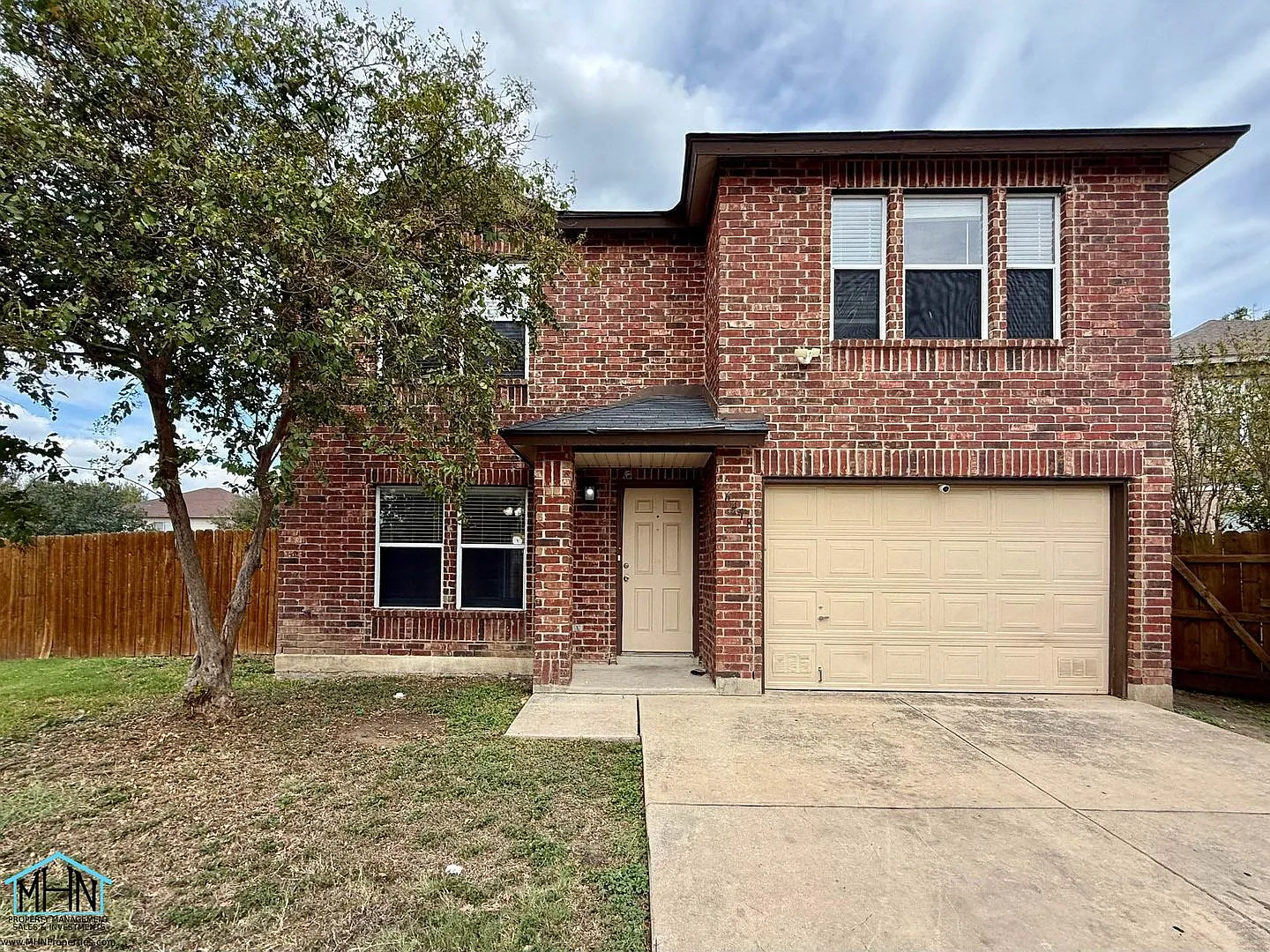 Incredible 3 bed/2.5 bath Home Located in a Beautiful Cul-de-sac! — Photo 1
