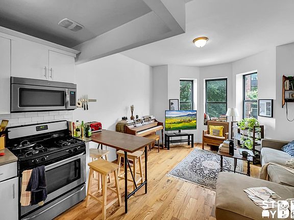 2nd image of 493 Prospect Pl APT 1