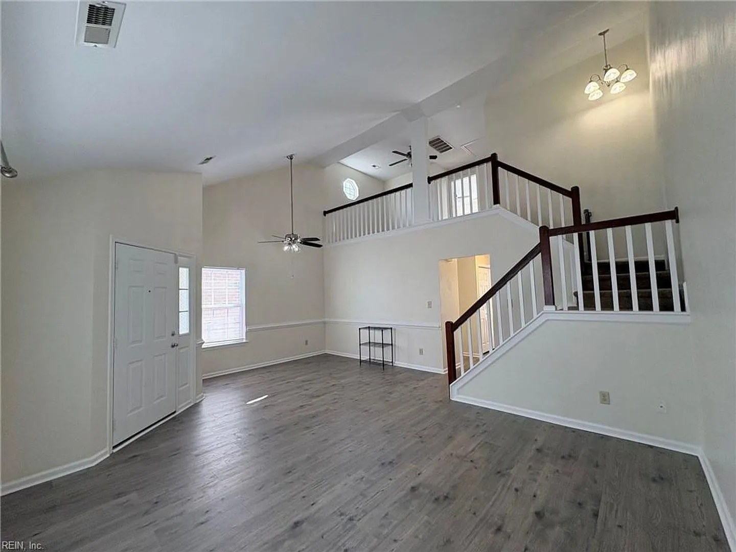 3 BR 2.5 BA Townhouse — Photo 2