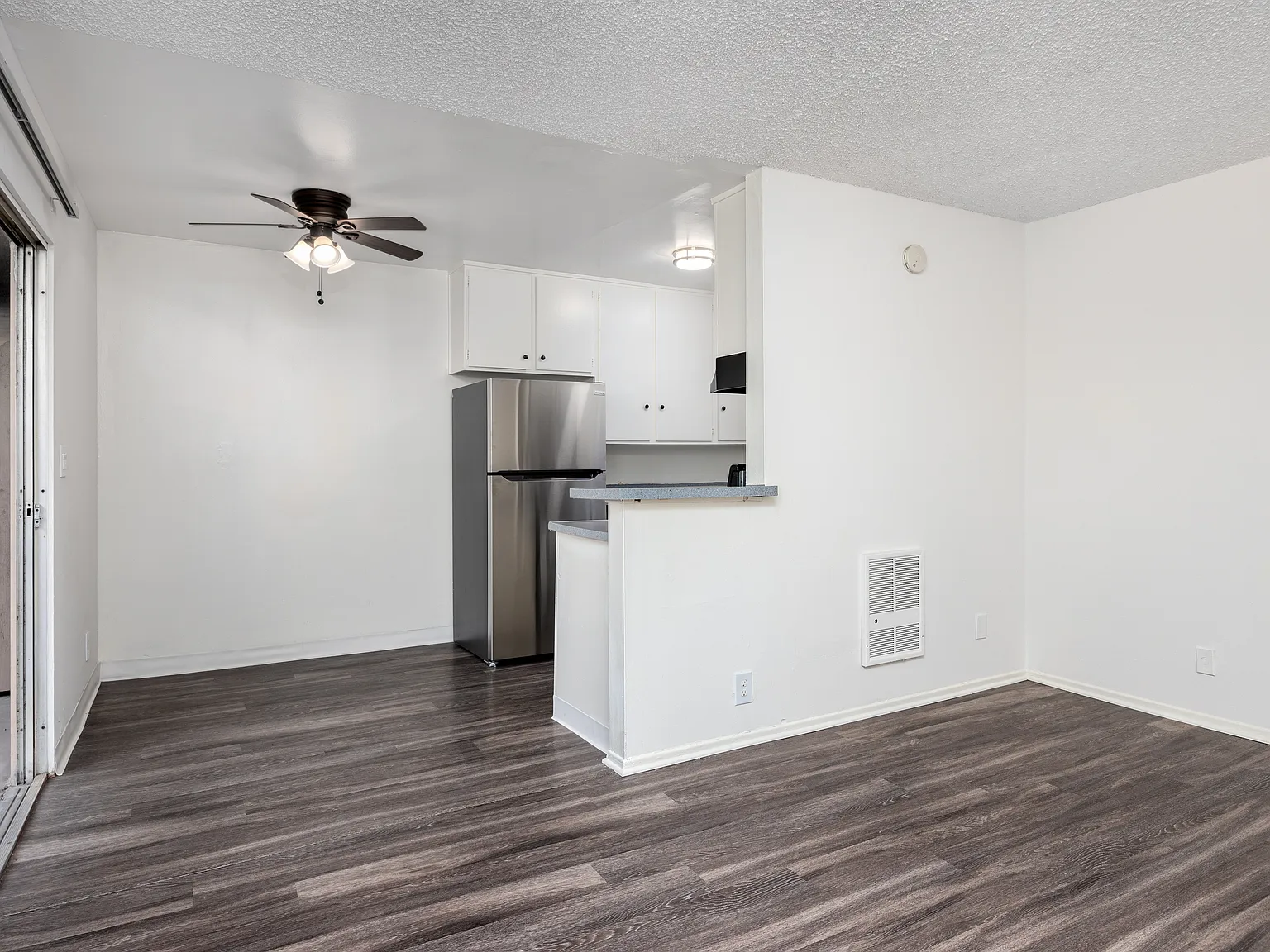The Oasis Apartments — Photo 3
