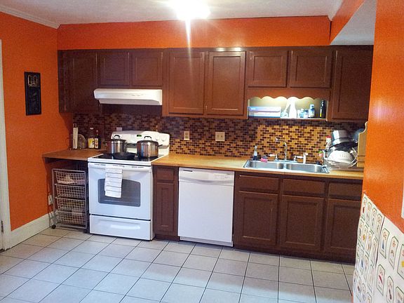 3rd image of 6098 Queen Anne Ct