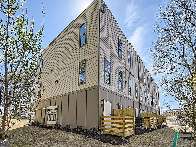 1351 Brewster St #3 — Photo 12