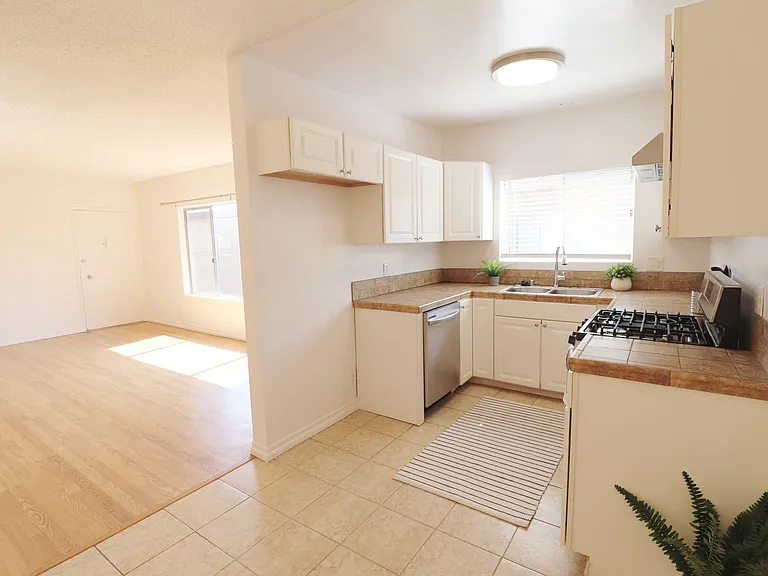 2 Weeks Free! Remodeled 1-Bedroom — Photo 40
