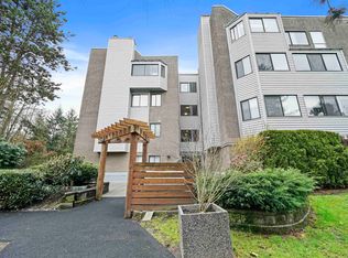 9584 Manchester Dr #203, Burnaby, BC V3N 4R1