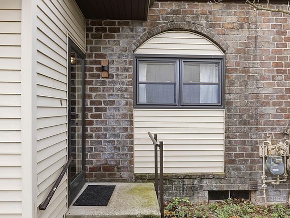 4th image of 2675 Chatham Woods Dr SE