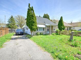 2354 Highland Ave, Windsor, ON N8X 3S5