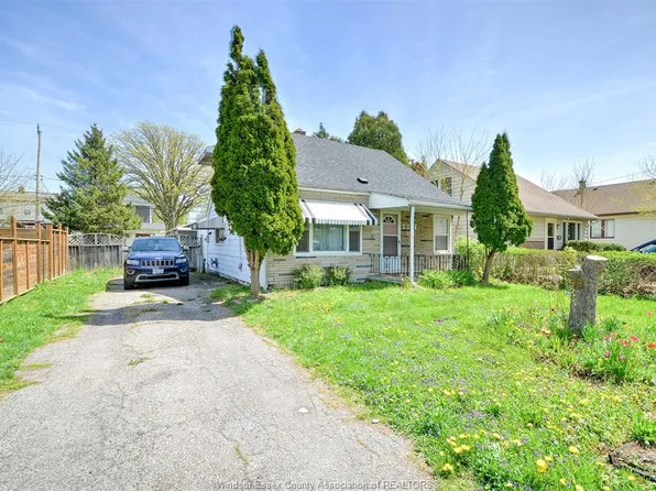 2354 Highland Ave, Windsor, ON N8X 3S5