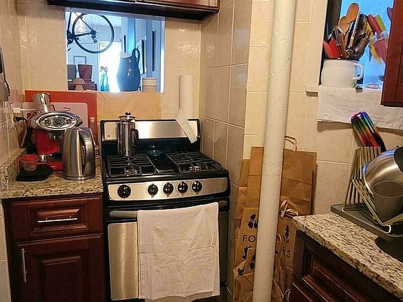 5th image of 262 W 22nd St #13A
