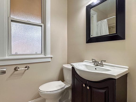 5th image of 2641 N Laramie Ave #2F