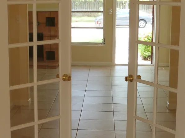 1025 S North St, Lake Worth, FL 33460