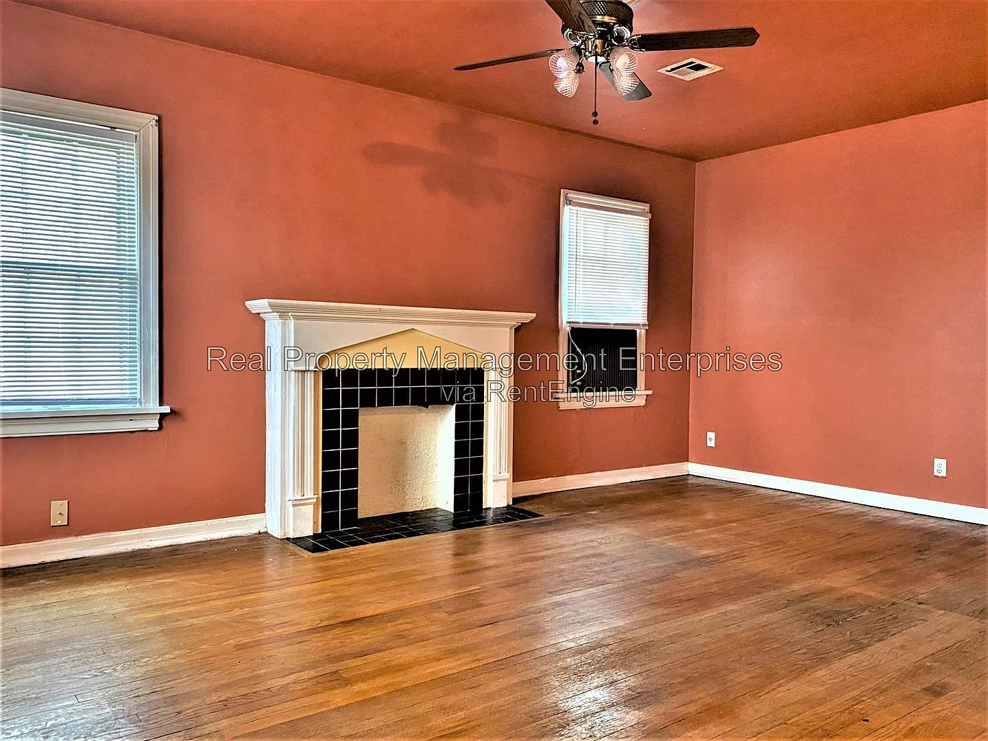 2 bed, 1.0 bath, 912 sqft, $999 — Photo 2