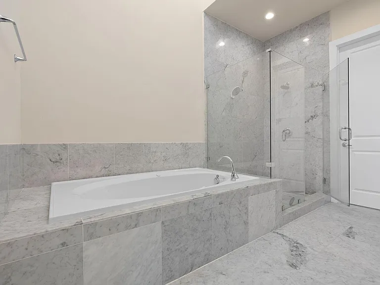 1212 W Dallas St — Photo 23