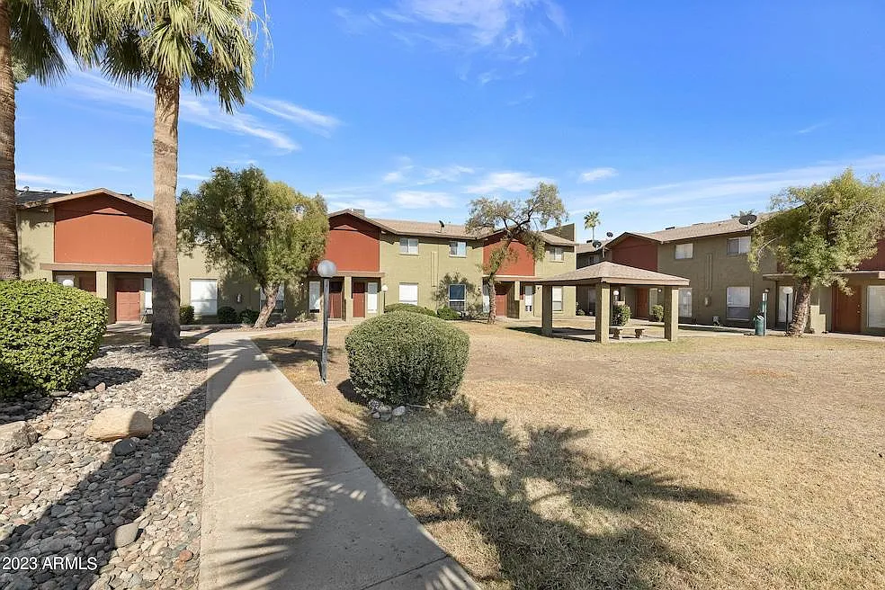2 bed, 1.5 bath, 1026 sqft, $1,600 — Photo 4