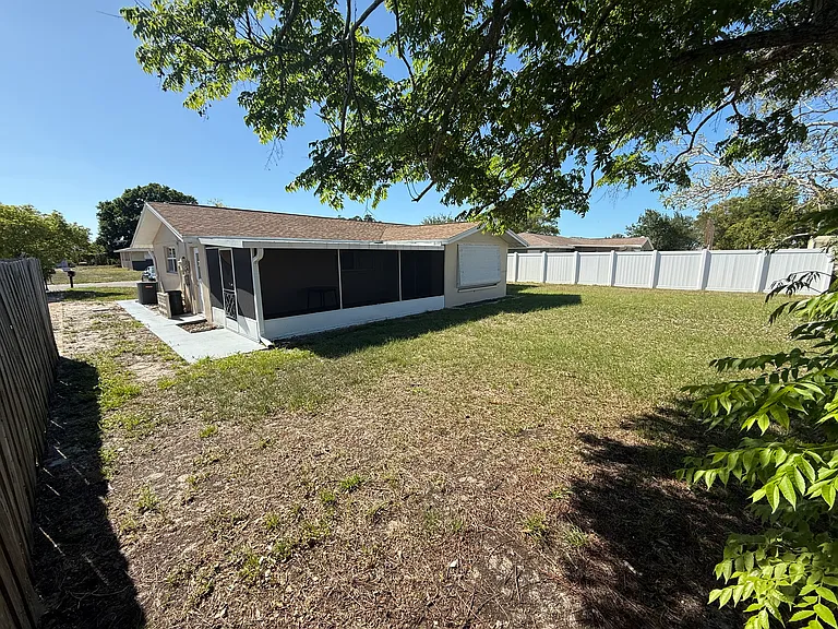 10118 Holly Dr — Photo 13