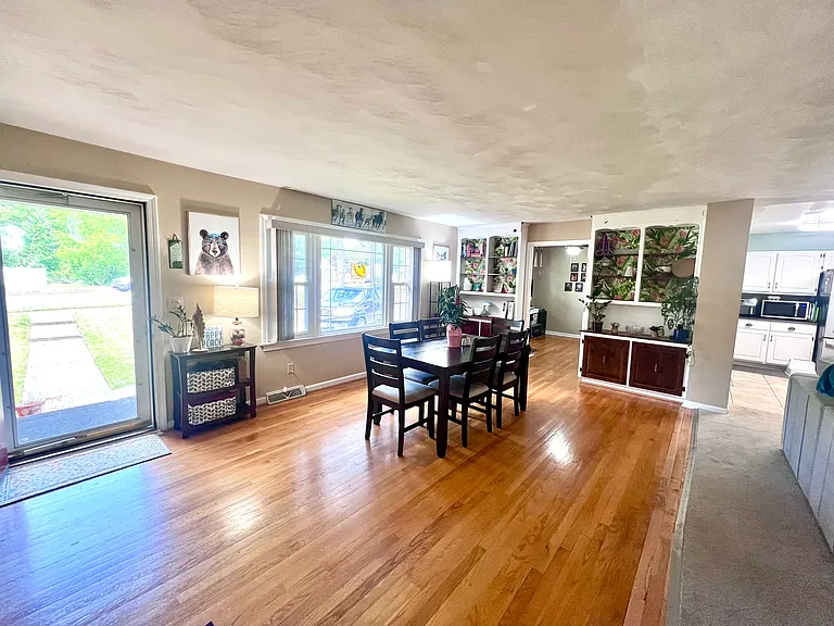 1544 Kilmer Ln — Photo 2