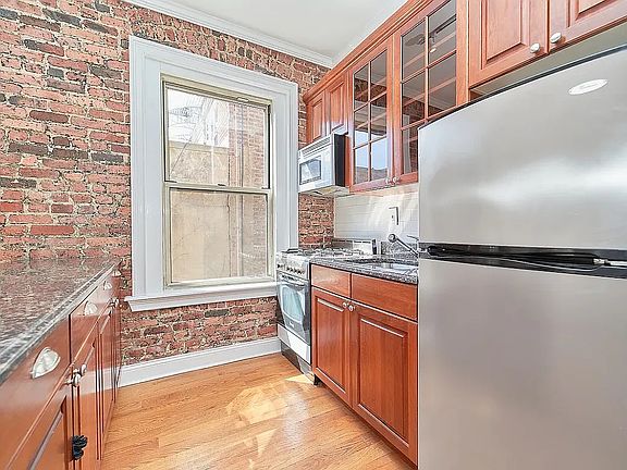4th image of 42 Grove St APT 2f
