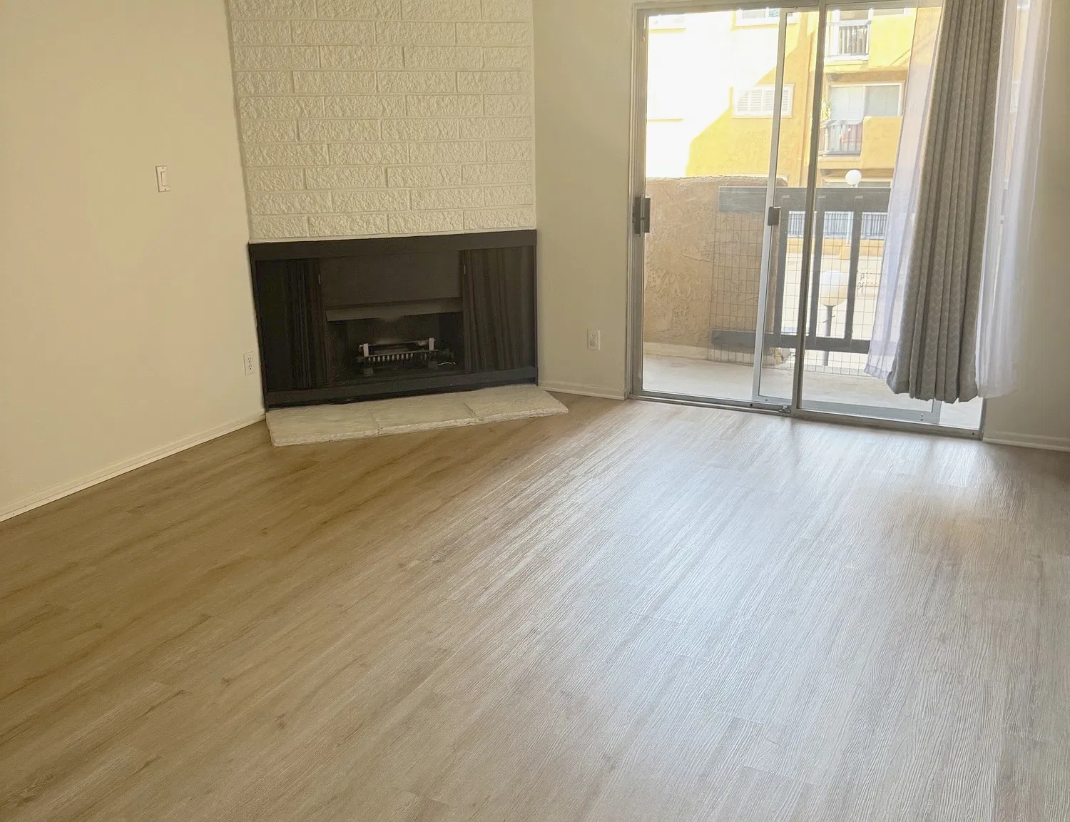 1 bed, 686 sqft, $2,400 — Photo 2