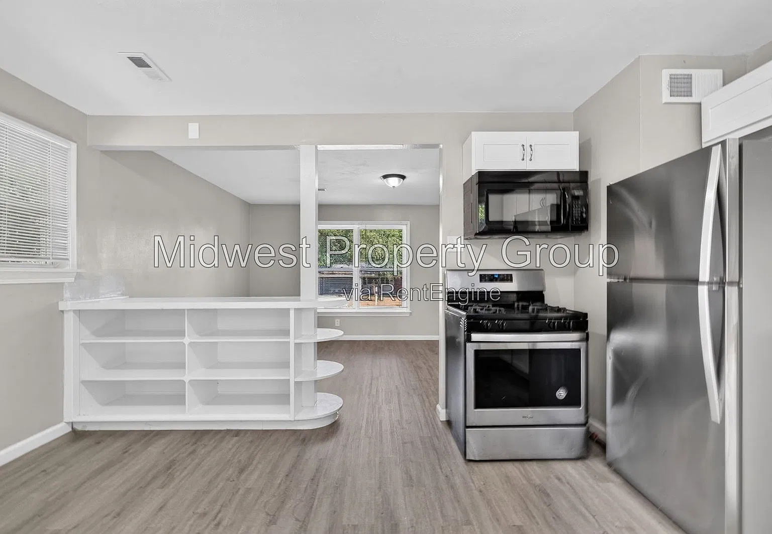 3 bed, 1.0 bath, 864 sqft, $1,420 — Photo 2