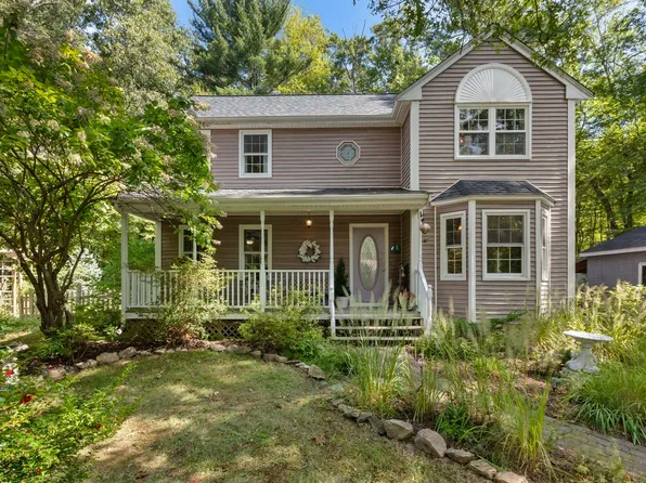 17 Conservation Dr, Douglas, MA 01516