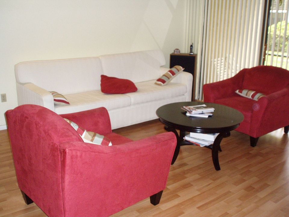 2nd image of 481 Ives Dairy Rd #1044