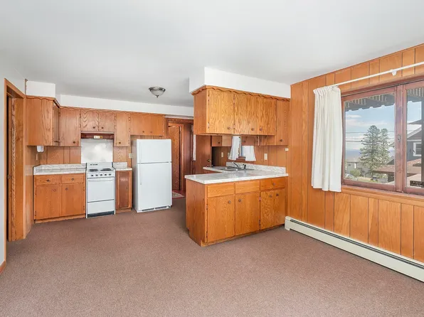 802 W Skyline Pkwy, Duluth, MN 55806