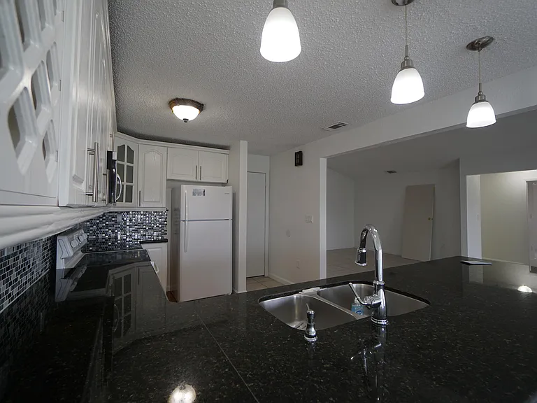 18011 SW 139th Ct — Photo 18