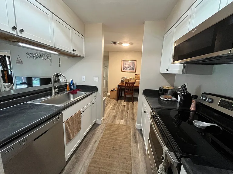 1320 Riverside Dr — Photo 9