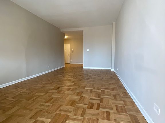 3rd image of 305 E 86th St #6AE