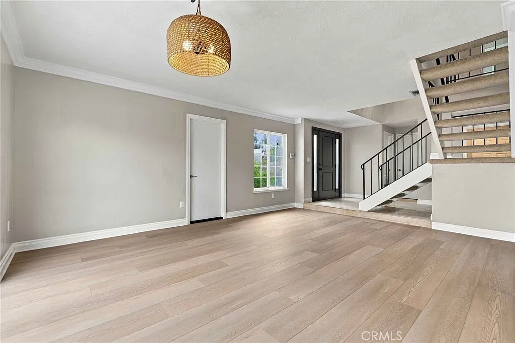 4 bed, 2.5 bath, 1856 sqft, $5,100 — Photo 3