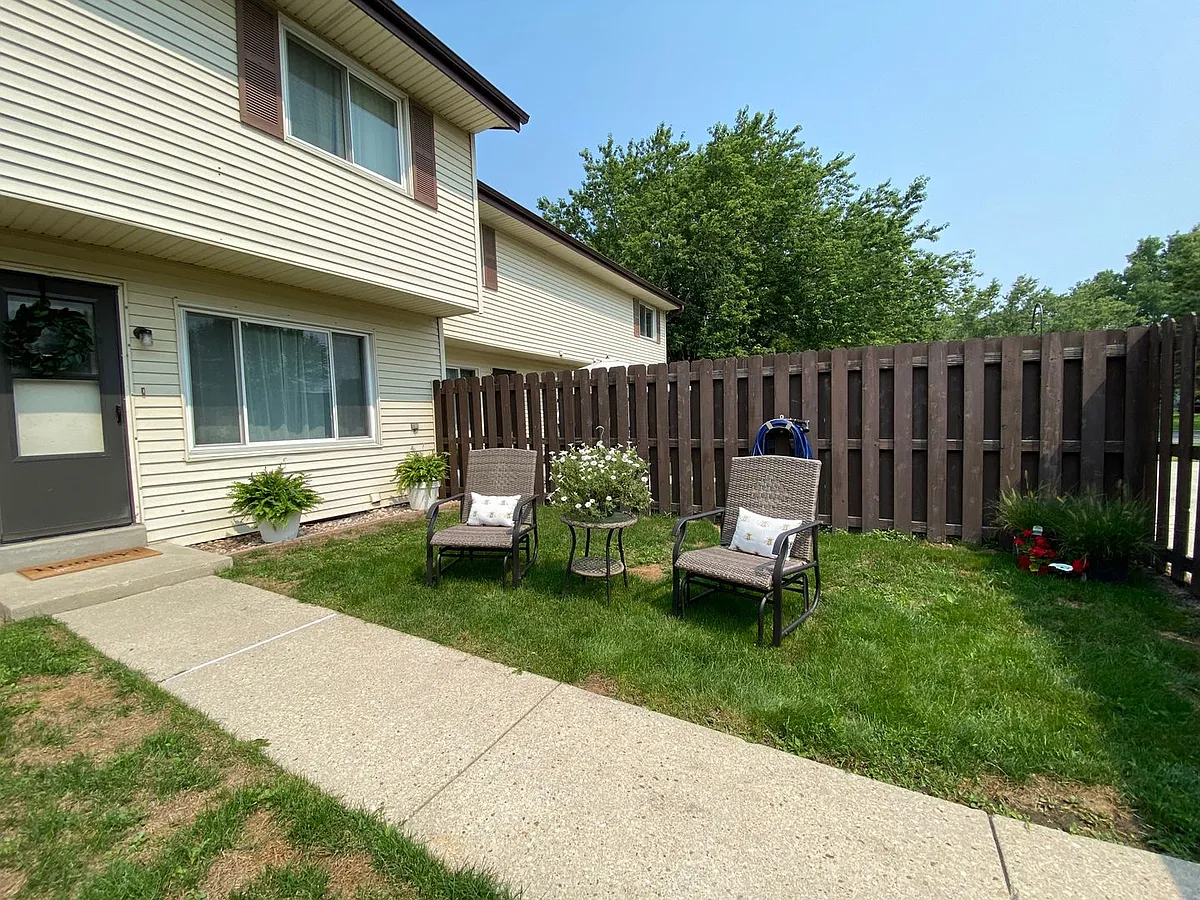 Building Photo - W164N11511 Squire Ct