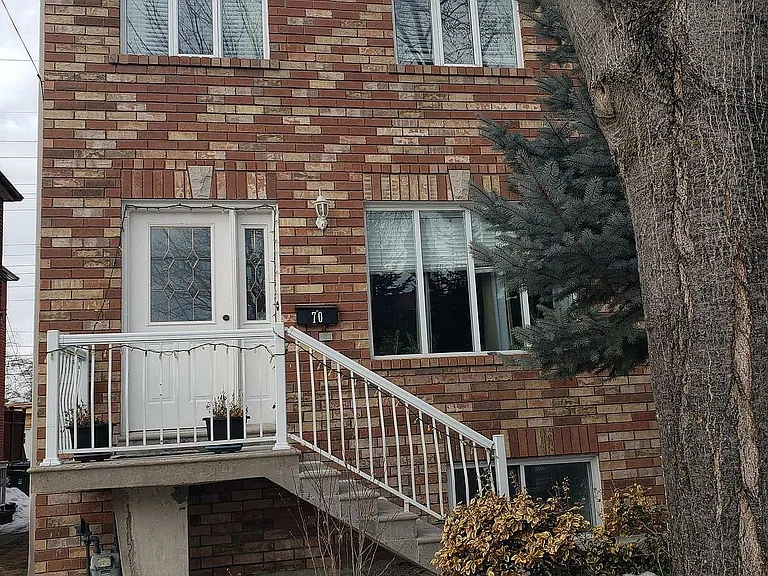 70 Eileen Ave #LOWER — Photo 2
