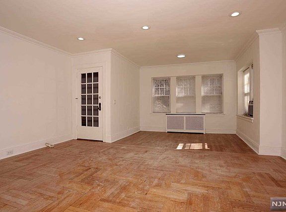 5th image of 256 Leonia Ave Floor 1