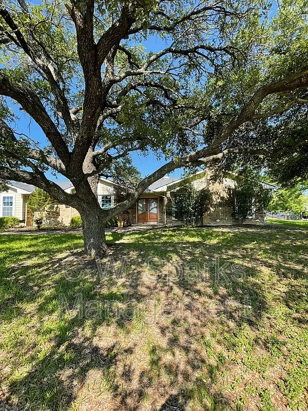 5 bed, 3.0 bath, 3441 sqft, $3,345 — Photo 2