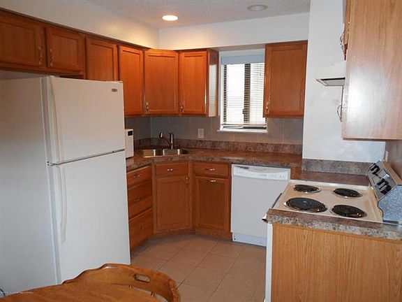 3rd image of 35 Carteret Ave