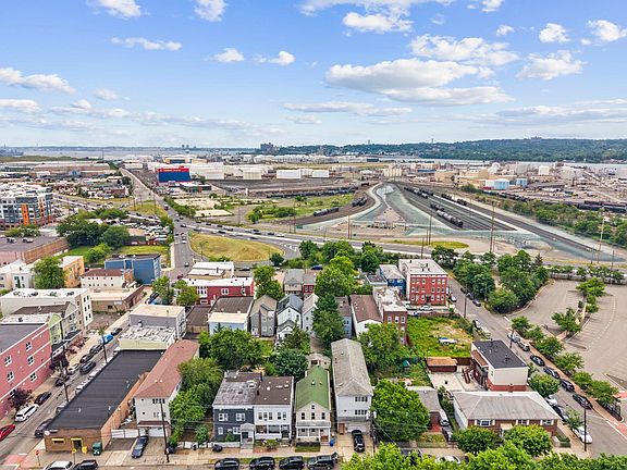 4th image of 12 Prospect Ave