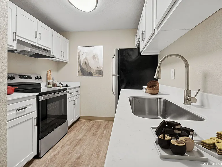 Sundial Apartments — Photo 5