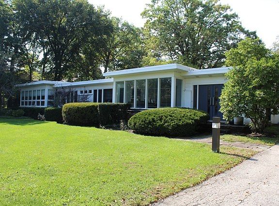 2nd image of 190 Pine Point Dr