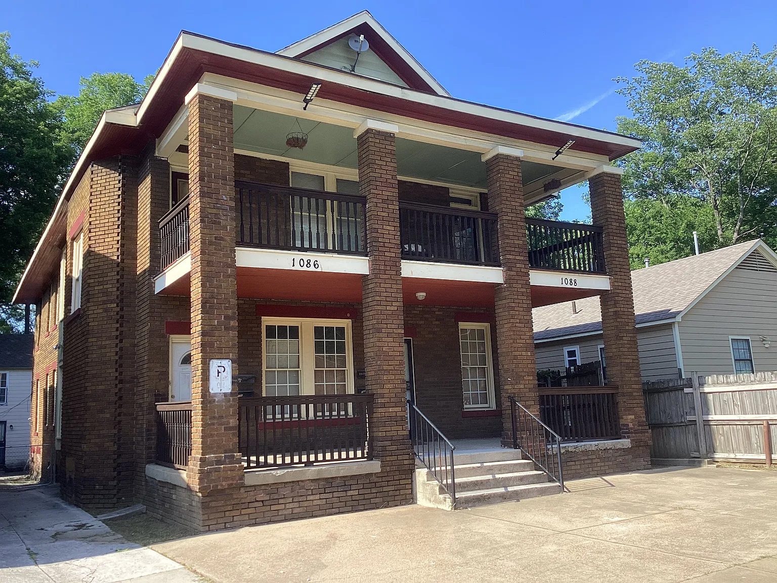 2 bed, $1,100 — Photo 1