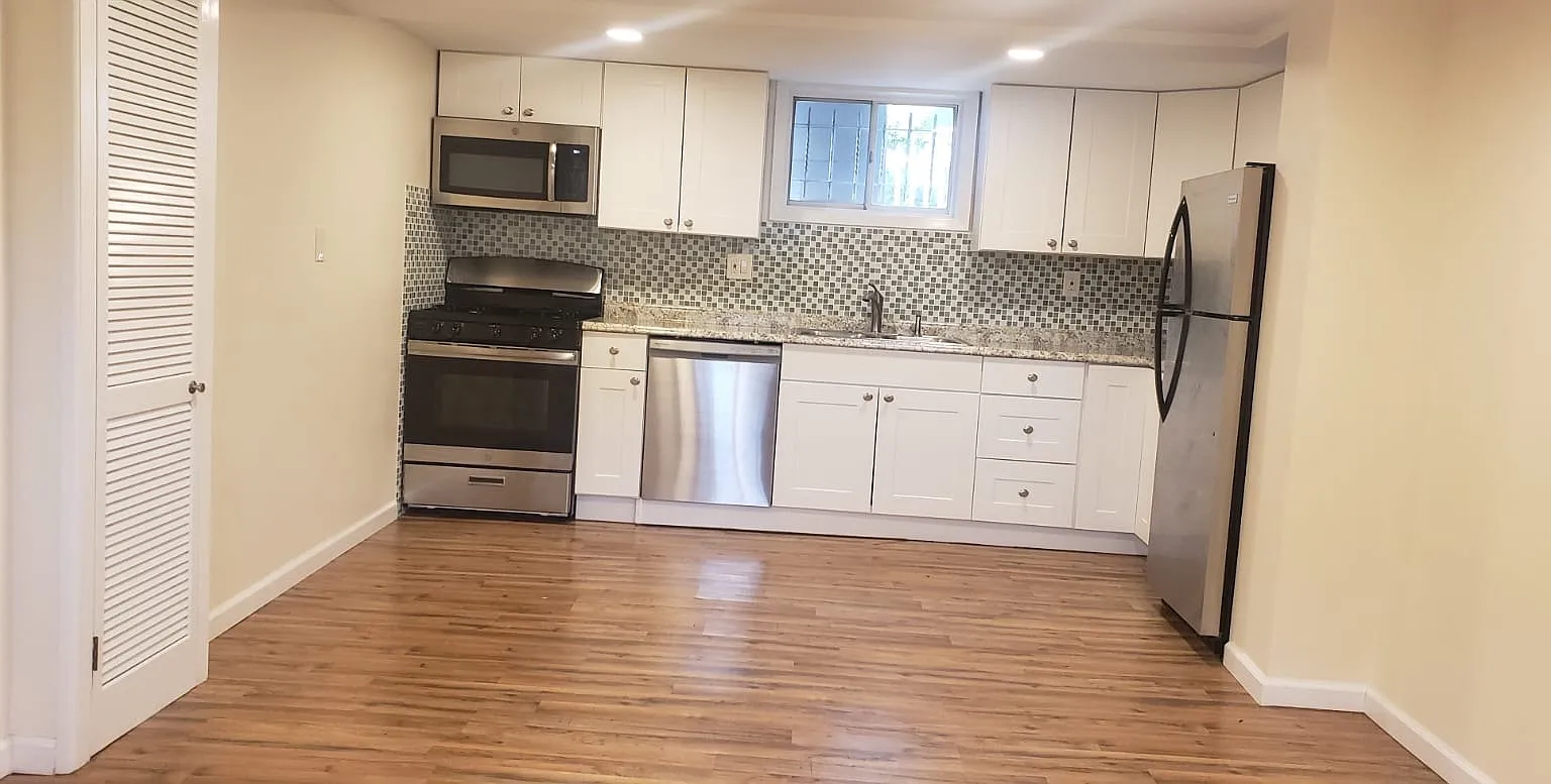 2 bed, 900 sqft, $3,100 — Photo 3