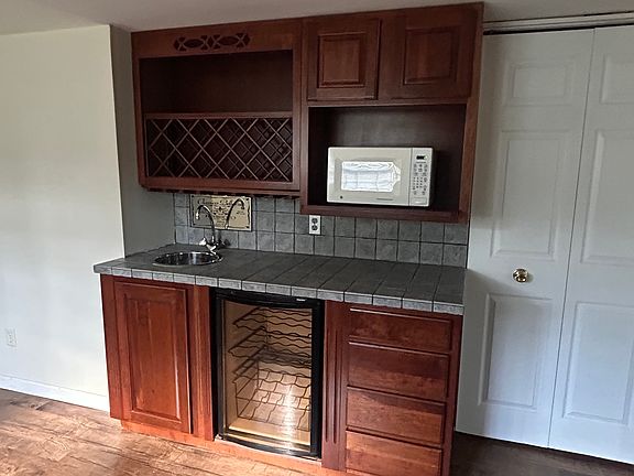 4th image of 1122 Fernview Dr