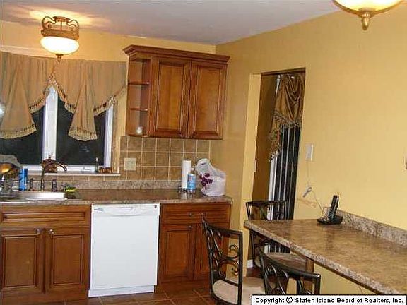 4th image of 337 Caswell Ave