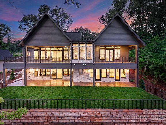 5th image of 8066 Edgewater Dr