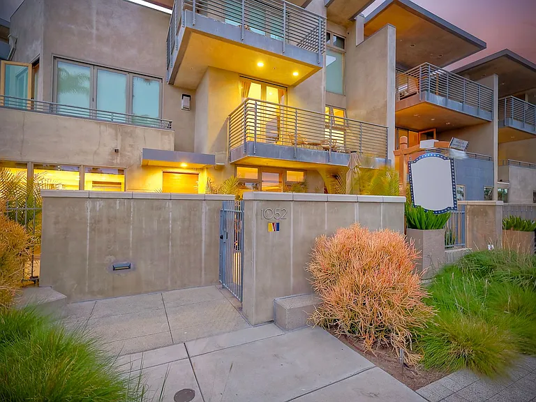 1052 Anchorage Ln — Photo 44