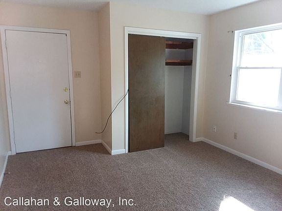 3rd image of 1030 Southpark Dr #8