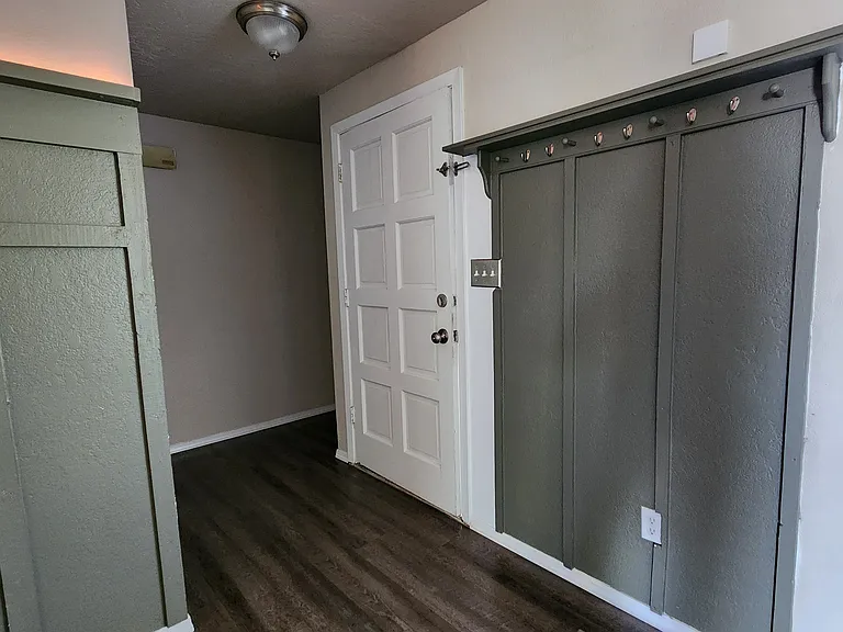2217 Harrison Ave — Photo 9