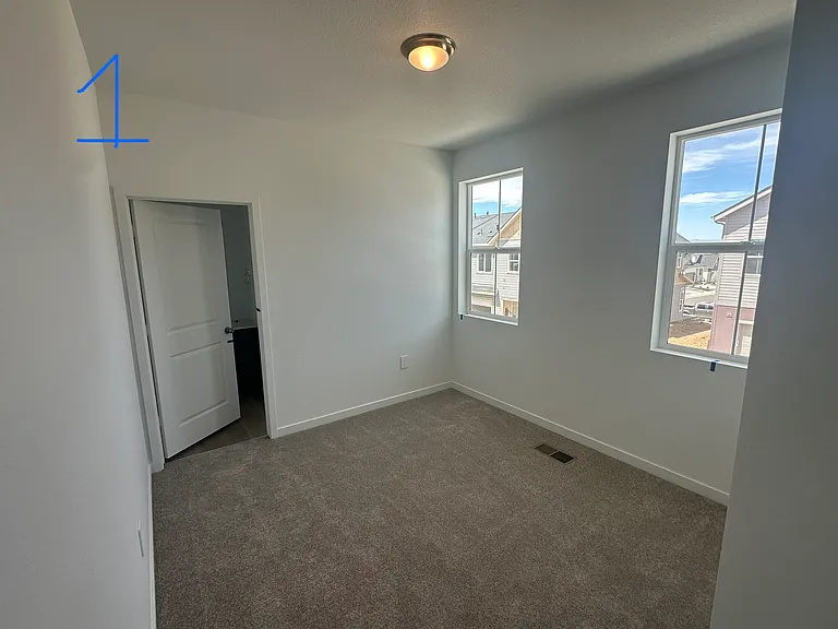 393 N Bently St — Photo 2