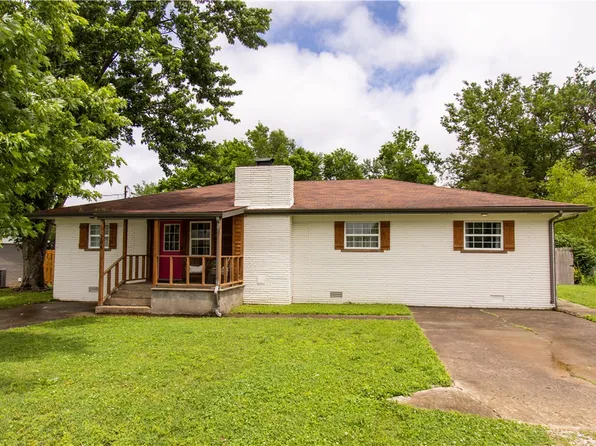 208 NW L St, Bentonville, AR 72712
