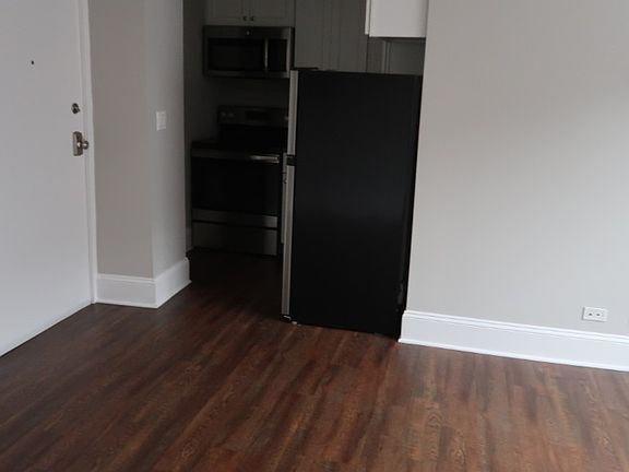 2nd image of 817 W Lakeside Pl APT 408
